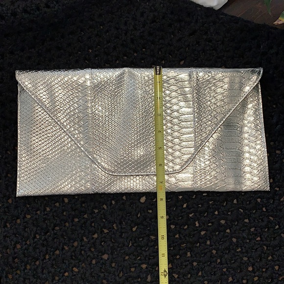 XLG Slim~Glamours Shiny Silver Reptile Textured Envelope Fashion Handbag Purse - Picture 10 of 16